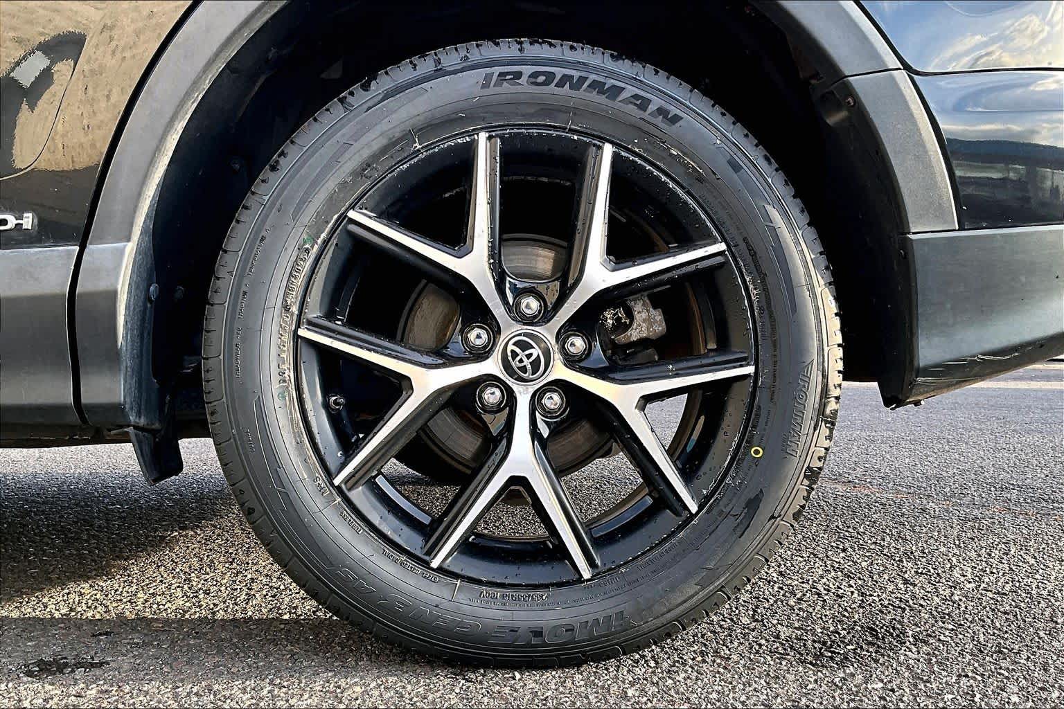 Thumbnail: 2017 Toyota RAV4 - 35