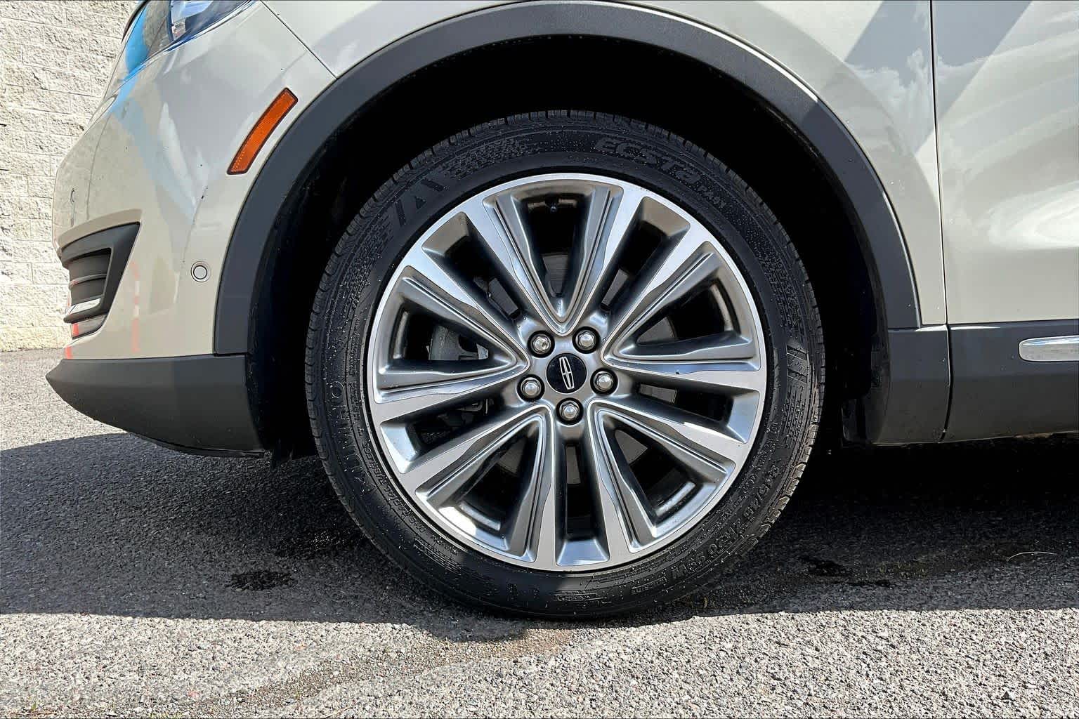 Thumbnail: 2016 Lincoln MKX - 8