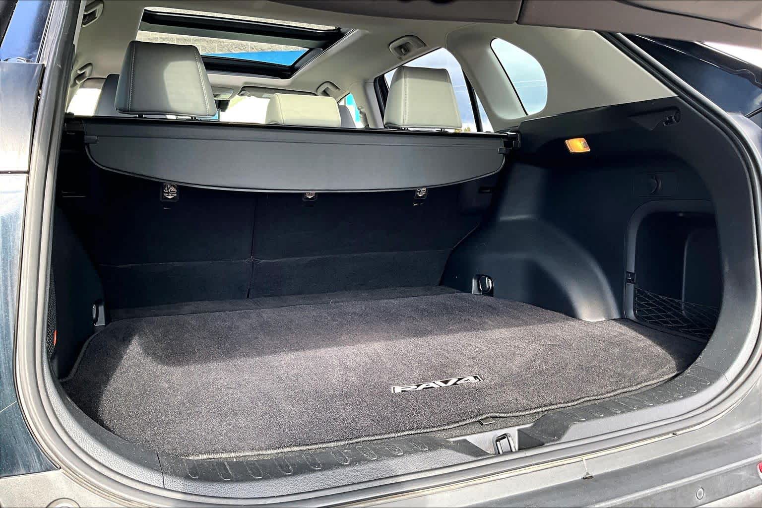 Thumbnail: 2019 Toyota RAV4 - 18