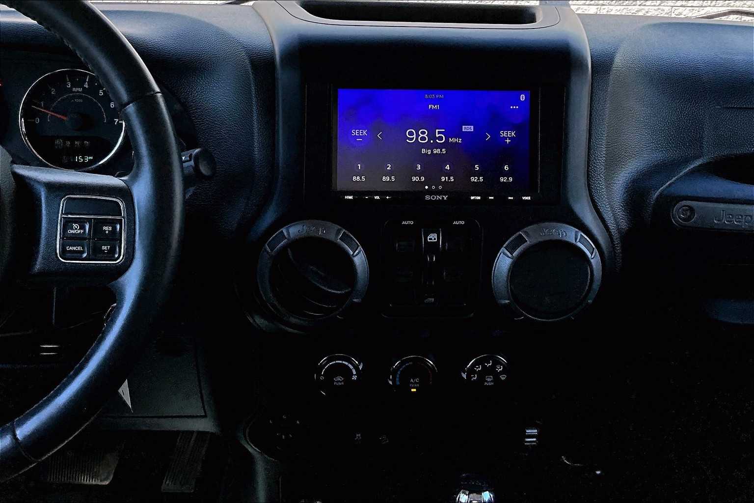 Thumbnail: 2017 Jeep Wrangler - 15