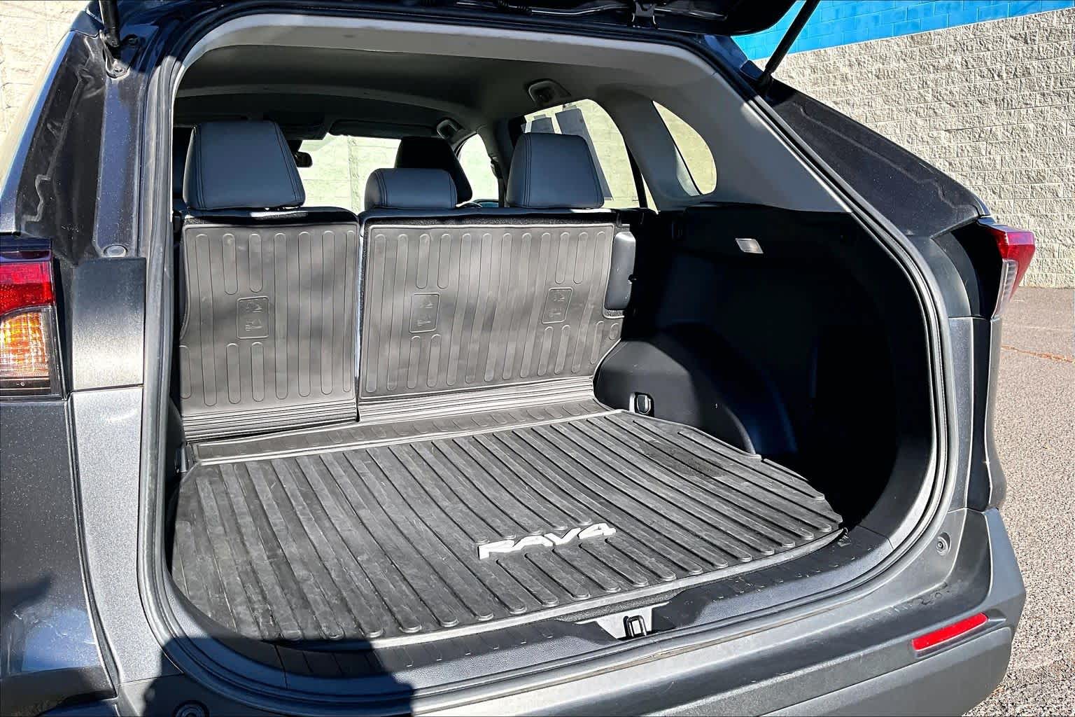 Thumbnail: 2022 Toyota RAV4 - 18