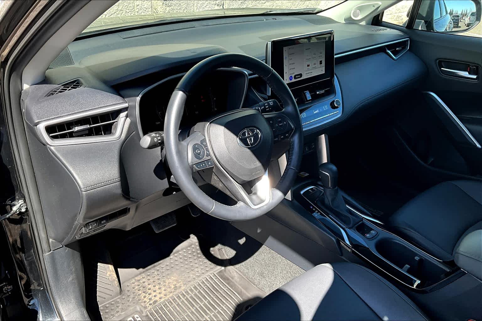 2023 Toyota Corolla Cross XLE 2