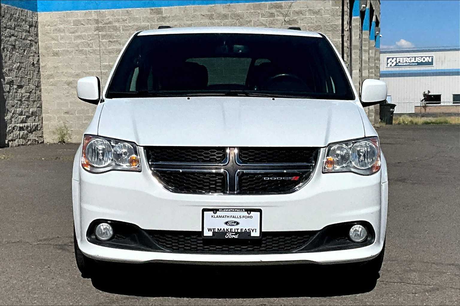 Thumbnail: 2017 Dodge Grand Caravan - 6