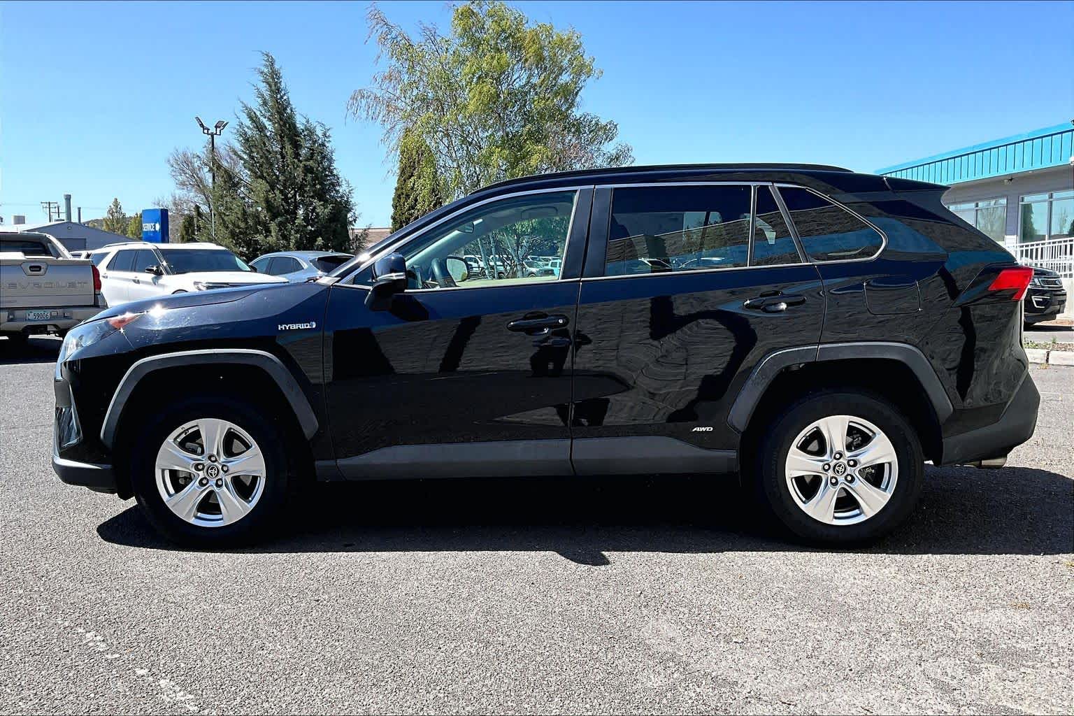 Thumbnail: 2021 Toyota RAV4 - 3