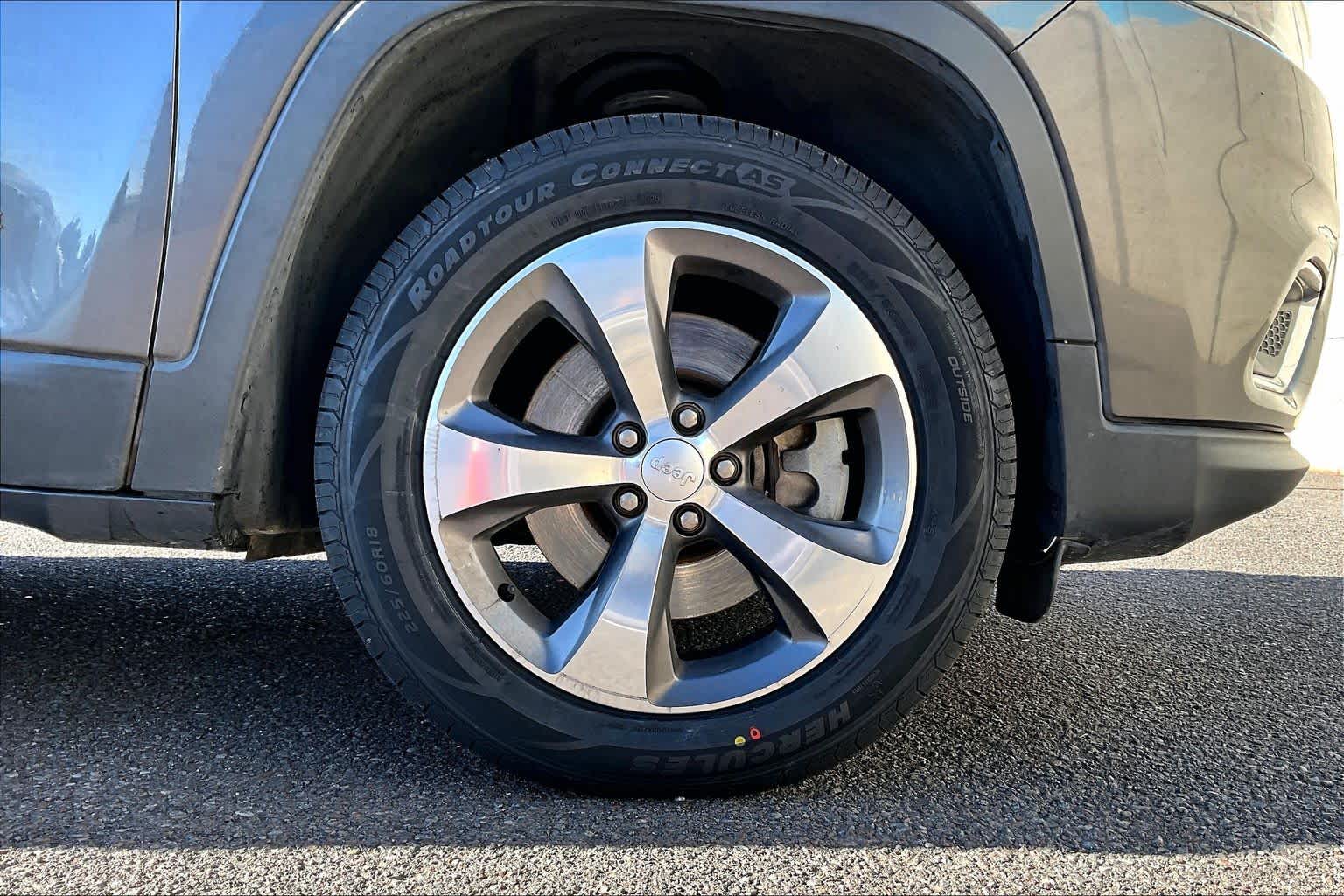 Thumbnail: 2019 Jeep Cherokee - 34