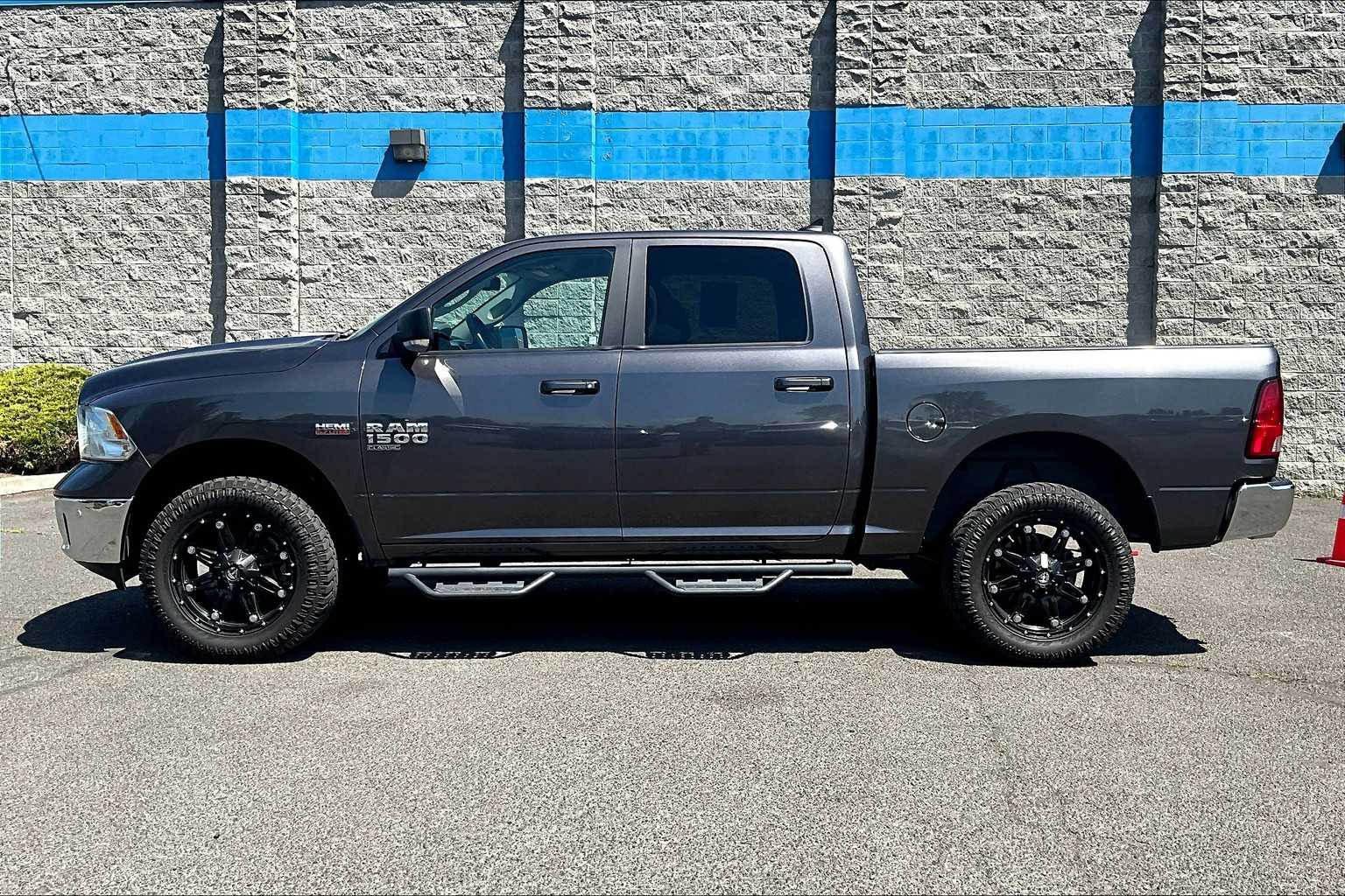 2019 RAM 1500 Classic Big Horn 3