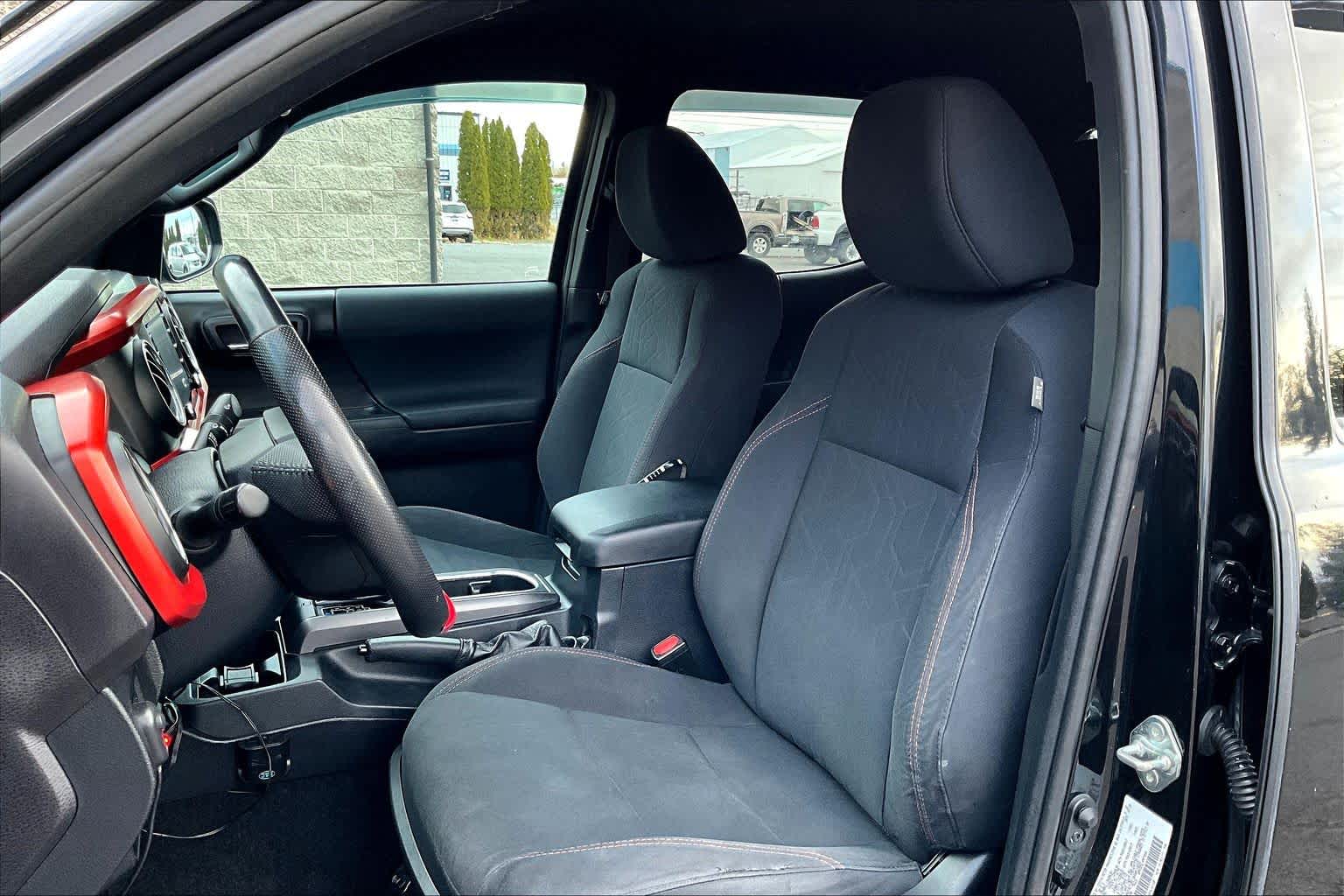 Thumbnail: 2020 Toyota Tacoma - 11