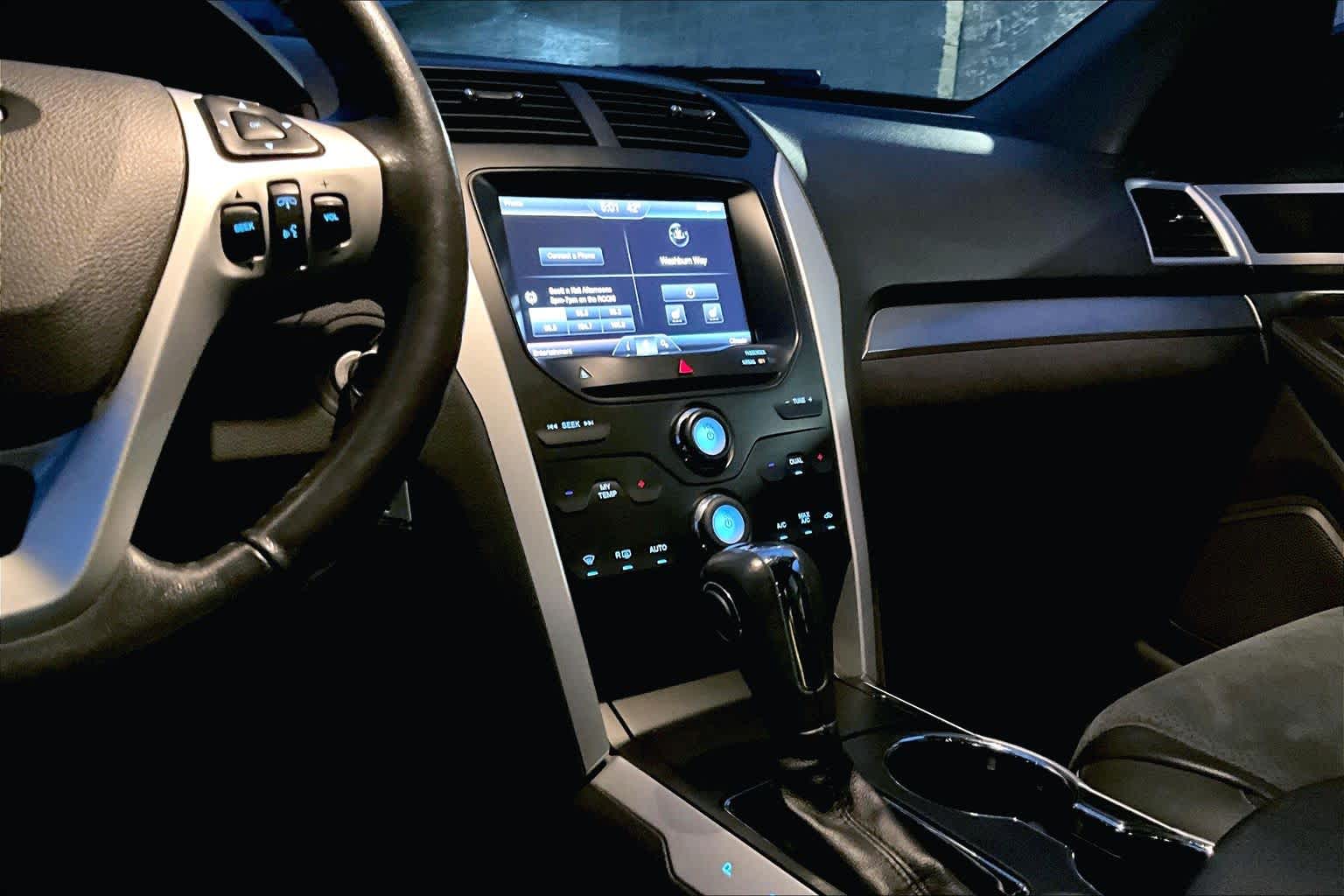 Thumbnail: 2015 Ford Explorer - 15