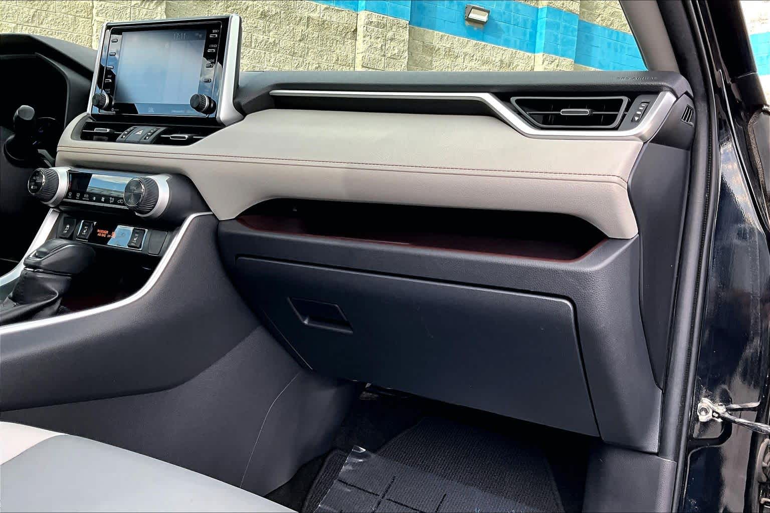 Thumbnail: 2019 Toyota RAV4 - 23