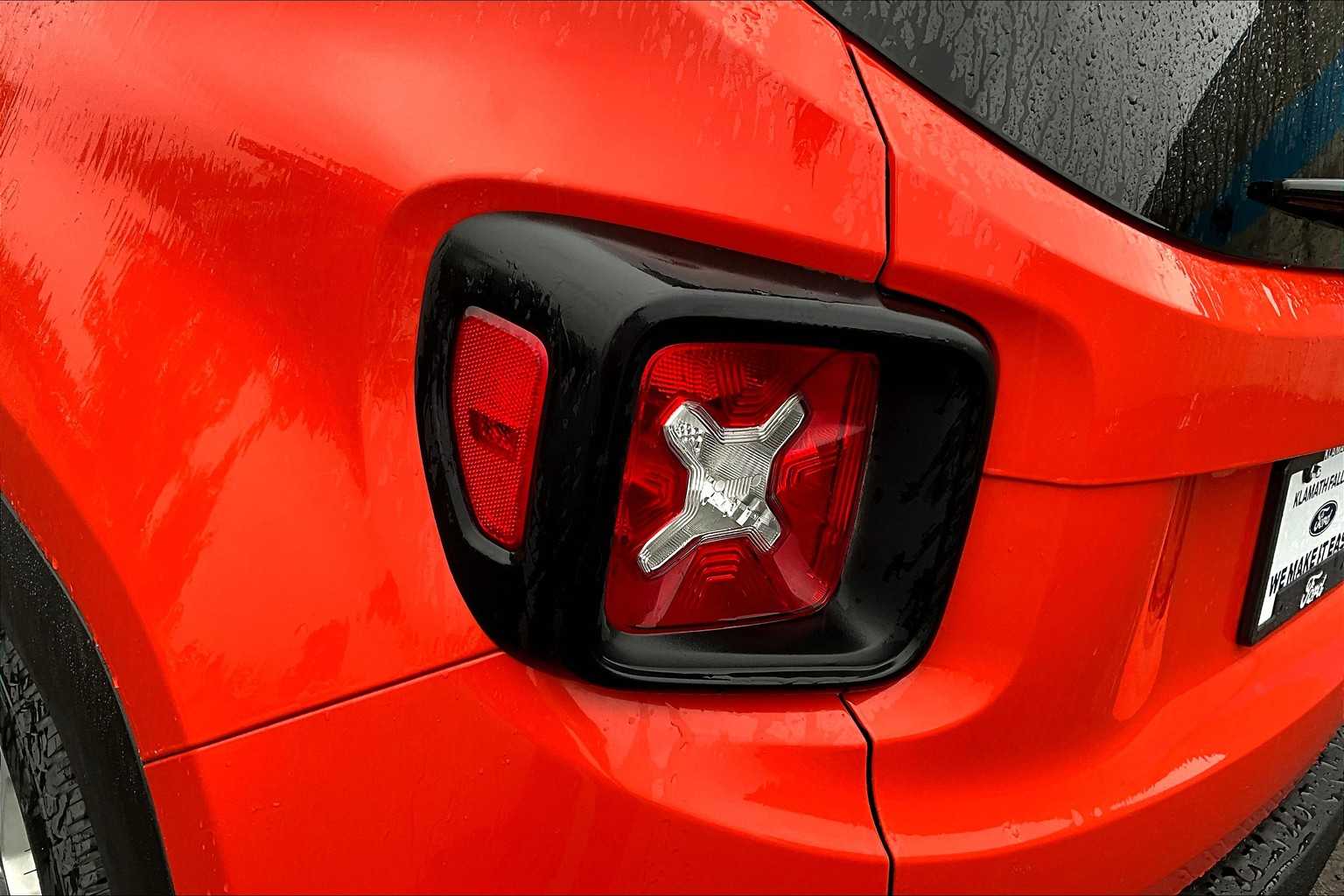 Thumbnail: 2017 Jeep Renegade - 32