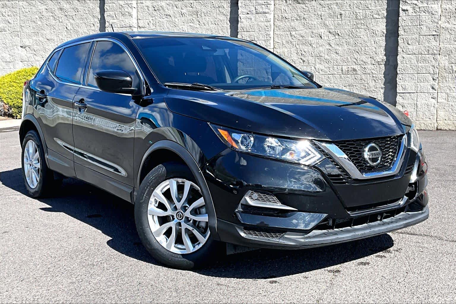 Thumbnail: 2021 Nissan Rogue Sport - 21