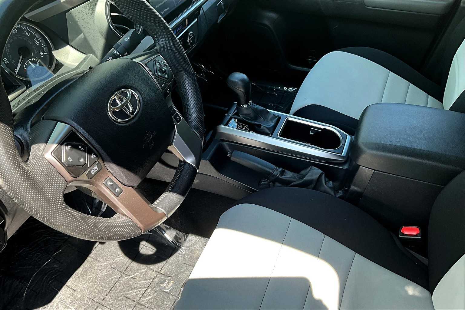 2022 Toyota Tacoma SR5 16
