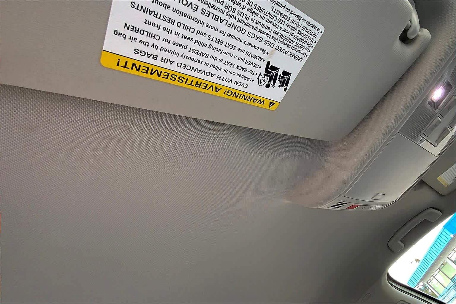 Thumbnail: 2016 Volkswagen e-Golf - 29