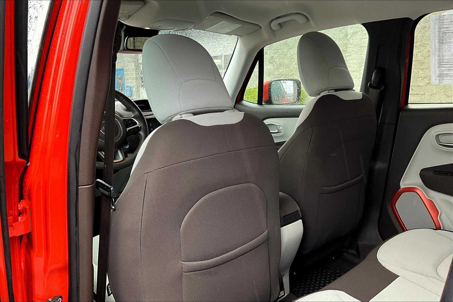 Thumbnail: 2017 Jeep Renegade - 12
