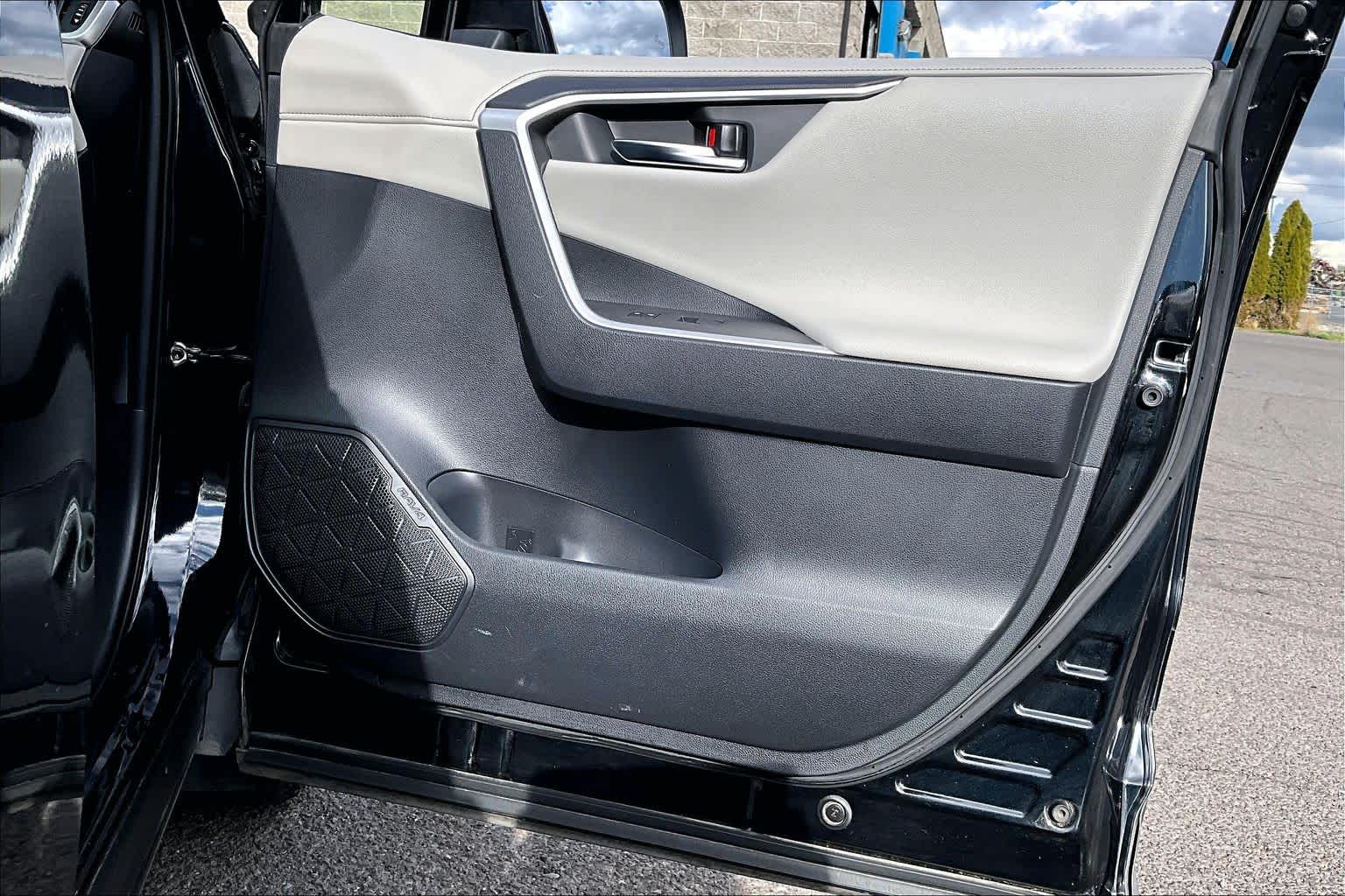 Thumbnail: 2019 Toyota RAV4 - 28