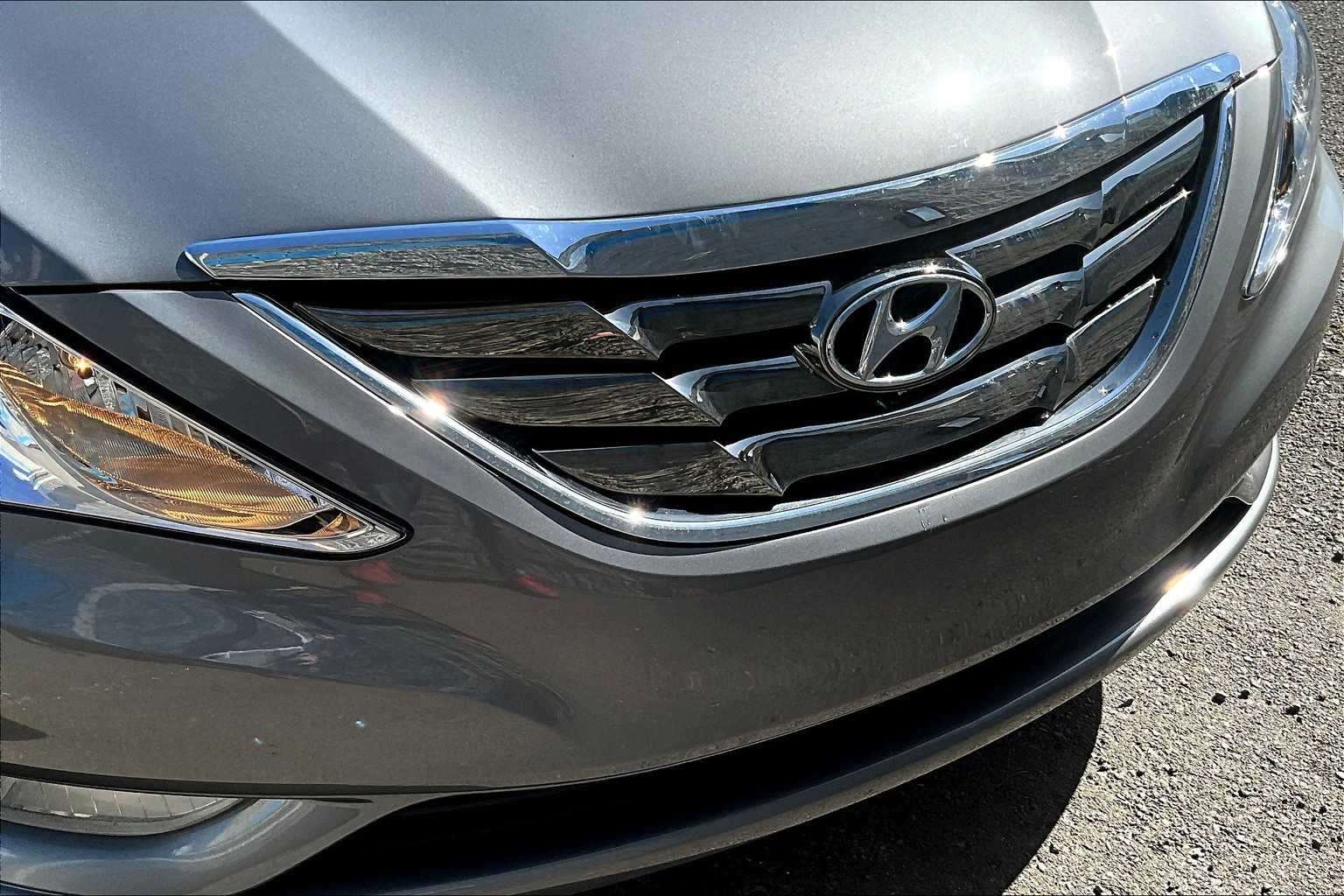 Thumbnail: 2011 Hyundai Sonata - 33