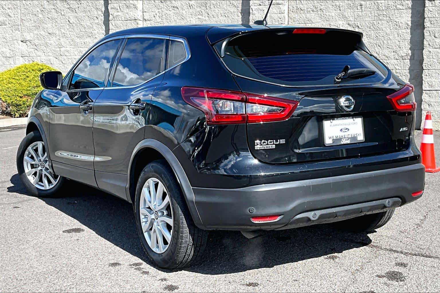 Thumbnail: 2021 Nissan Rogue Sport - 4