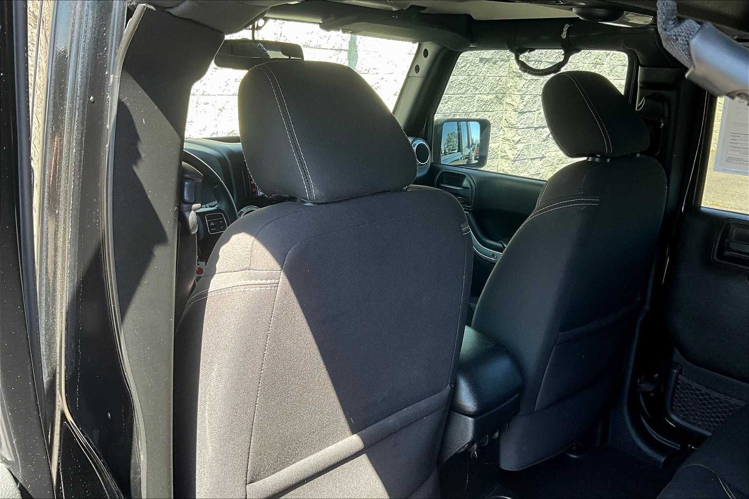 2016 Jeep Wrangler Unlimited Sahara 12