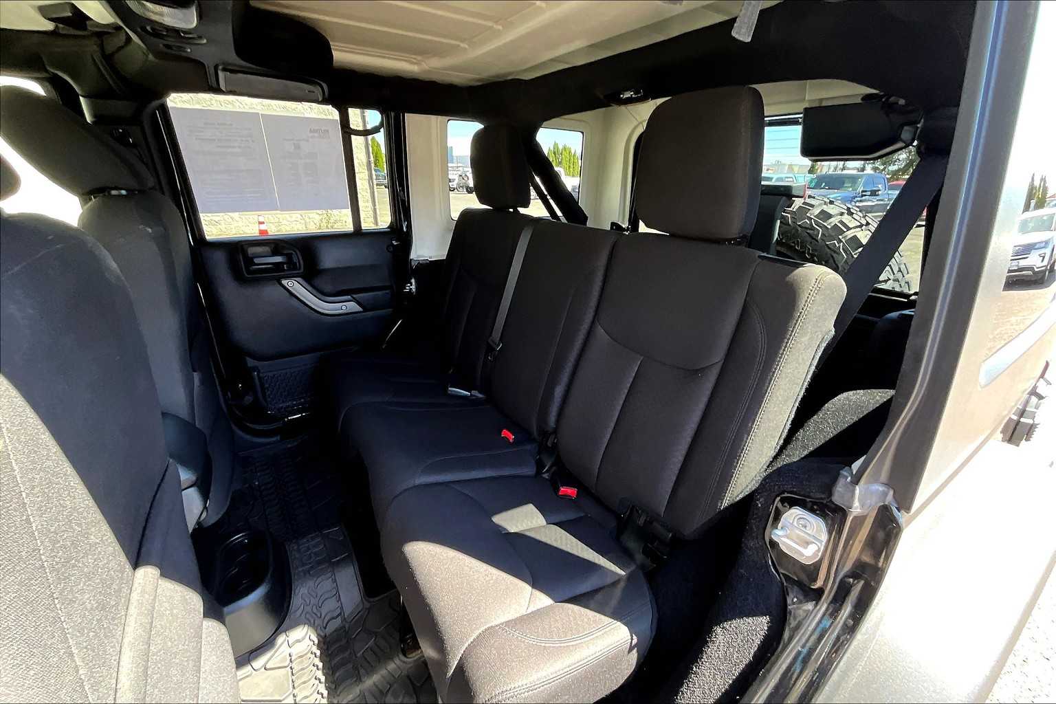 Thumbnail: 2017 Jeep Wrangler - 29