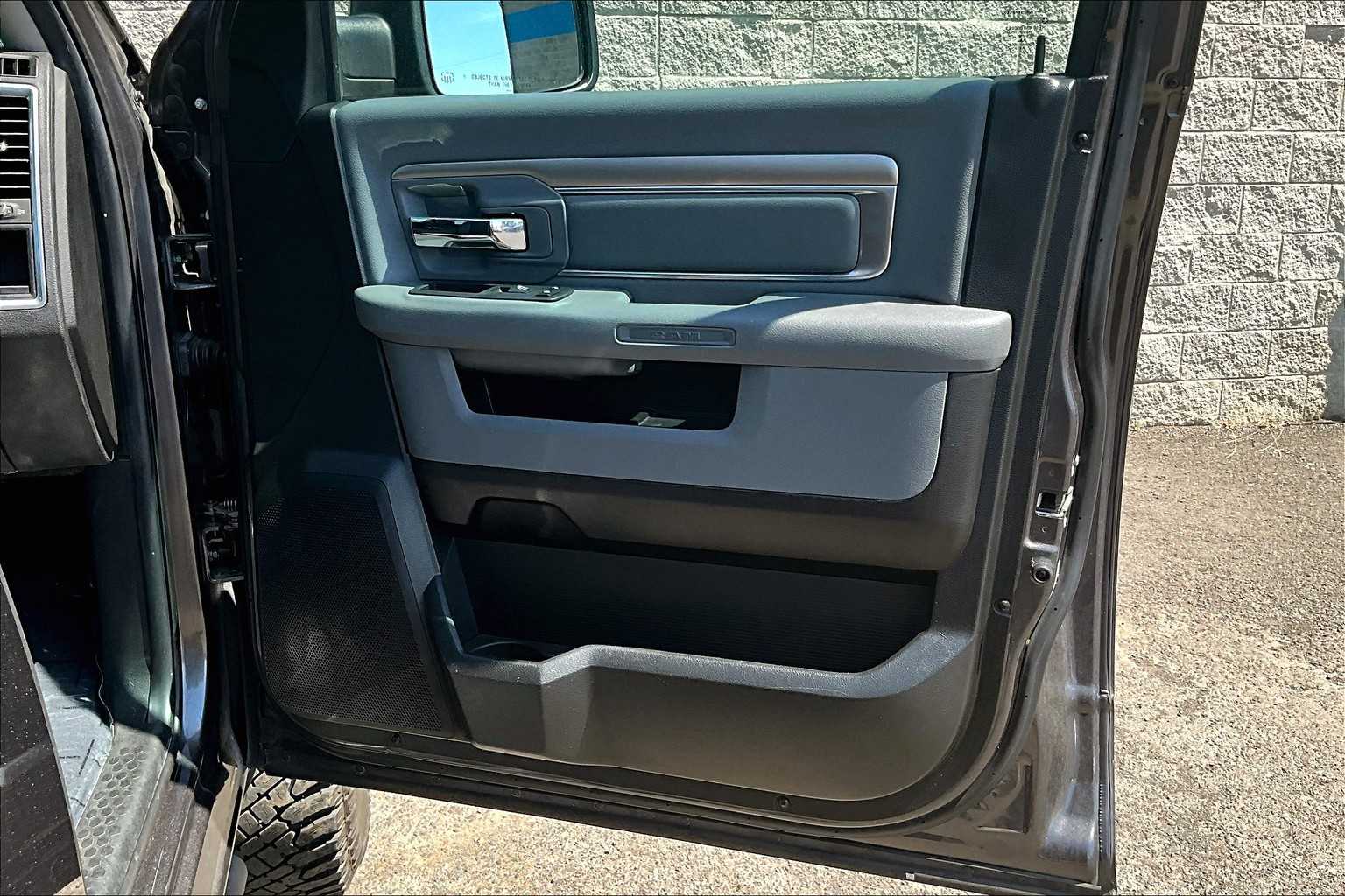 2019 RAM 1500 Classic Big Horn 28