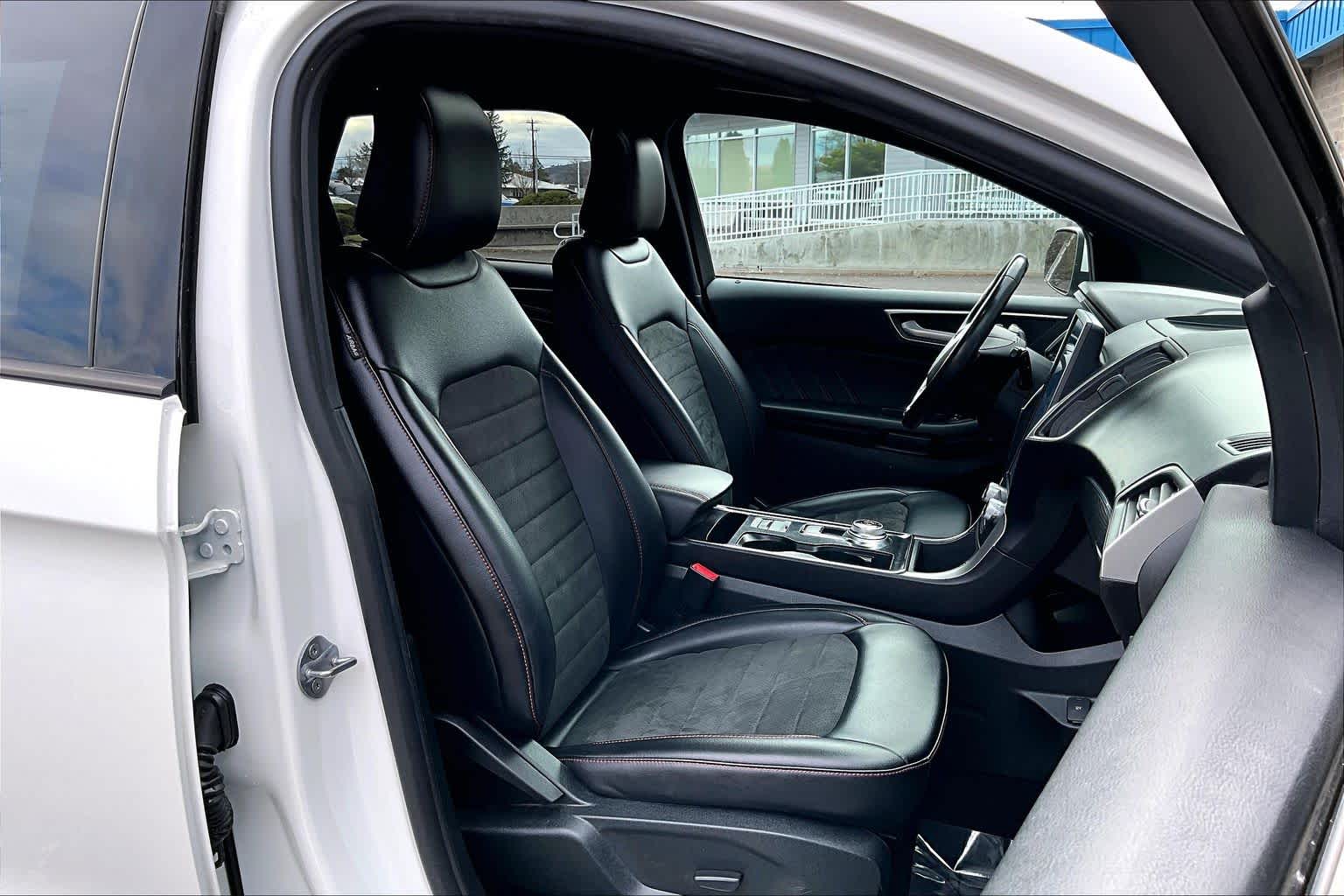 Thumbnail: 2022 Ford Edge - 13