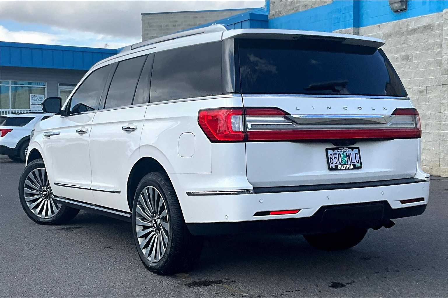 Thumbnail: 2019 Lincoln Navigator - 4