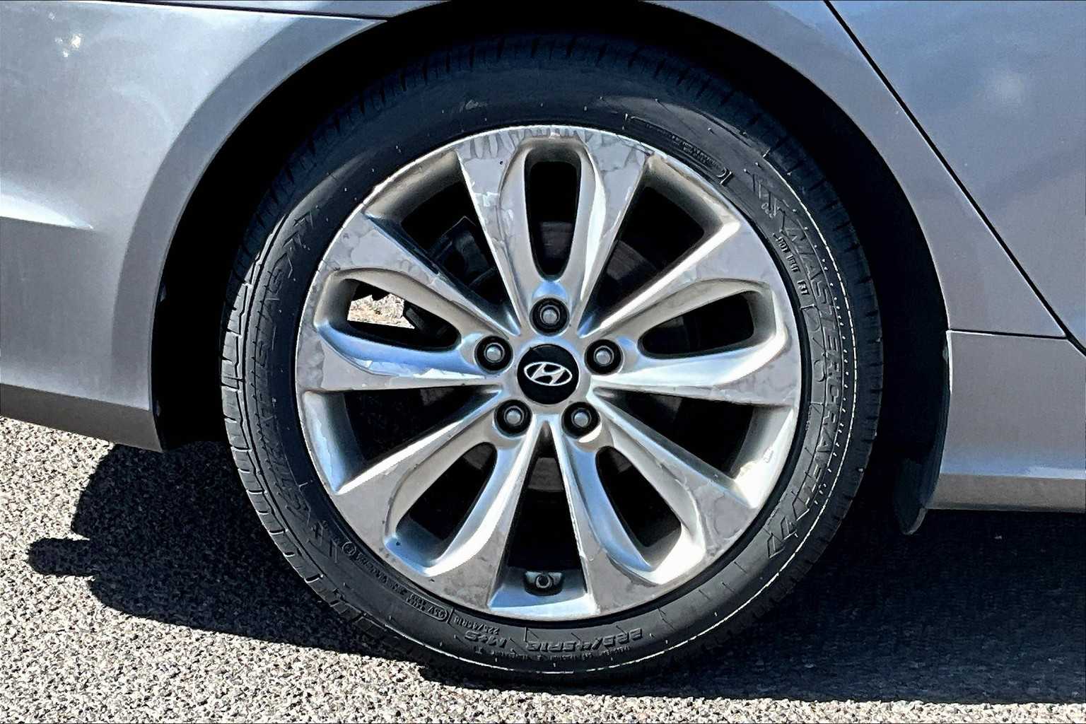 Thumbnail: 2011 Hyundai Sonata - 36
