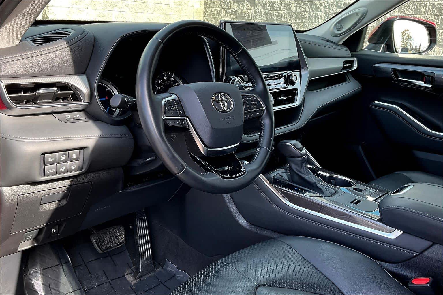 Thumbnail: 2021 Toyota Highlander - 2