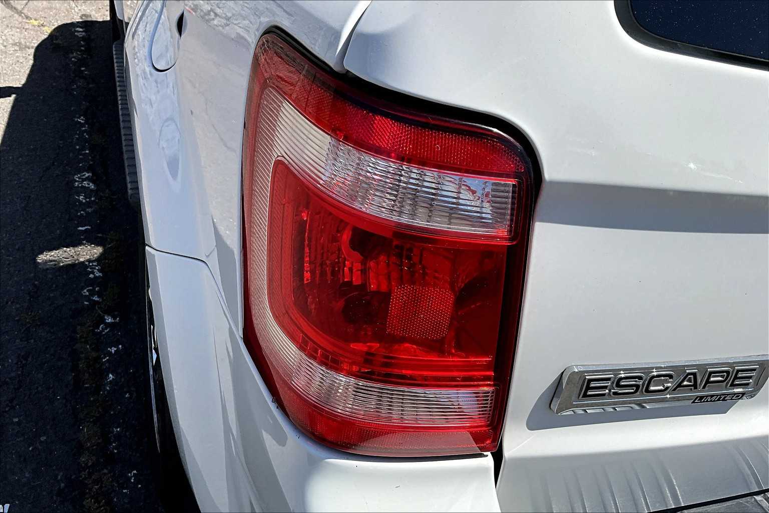 Thumbnail: 2010 Ford Escape - 32