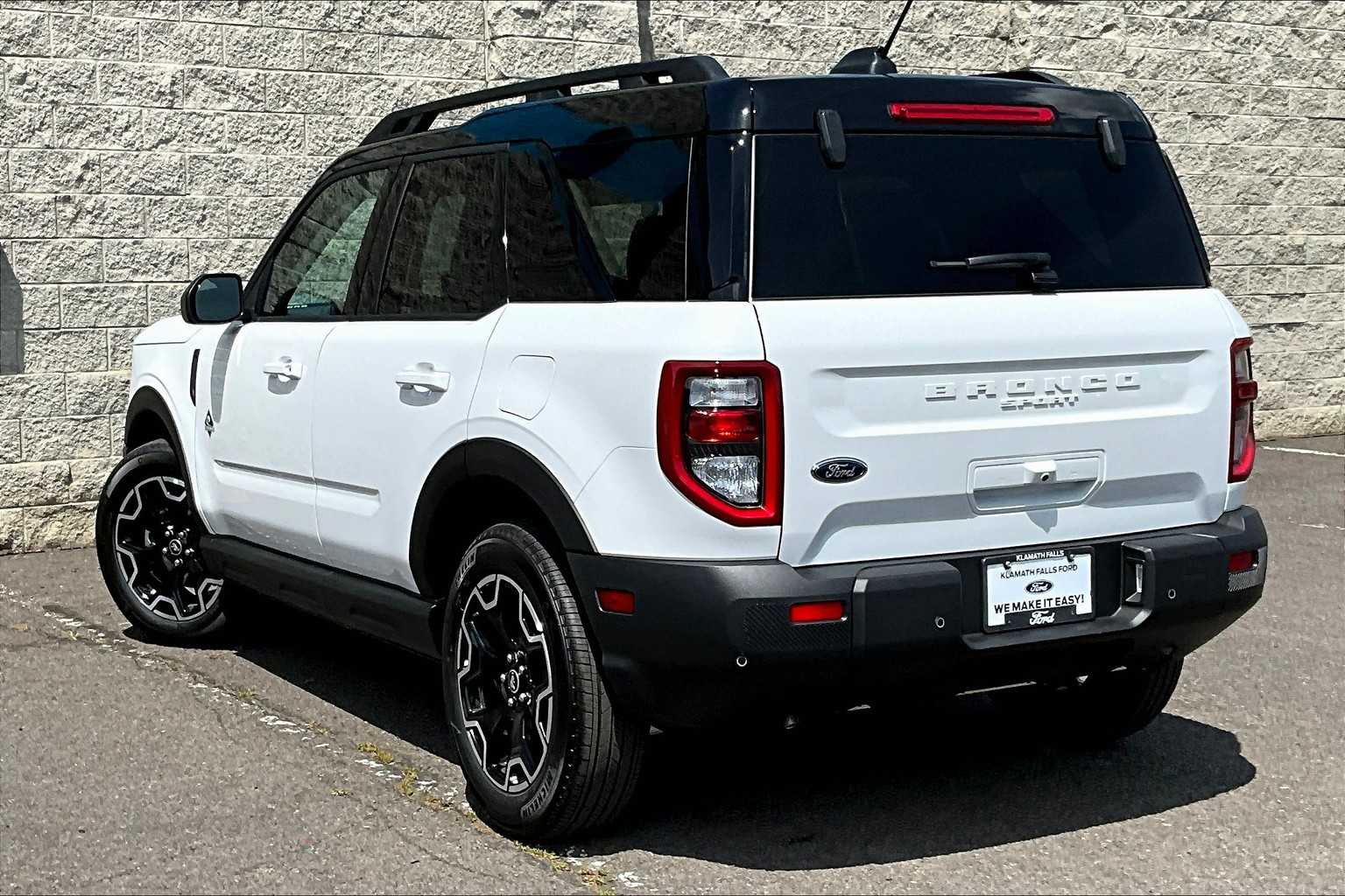 Thumbnail: 2025 Ford Bronco Sport - 4