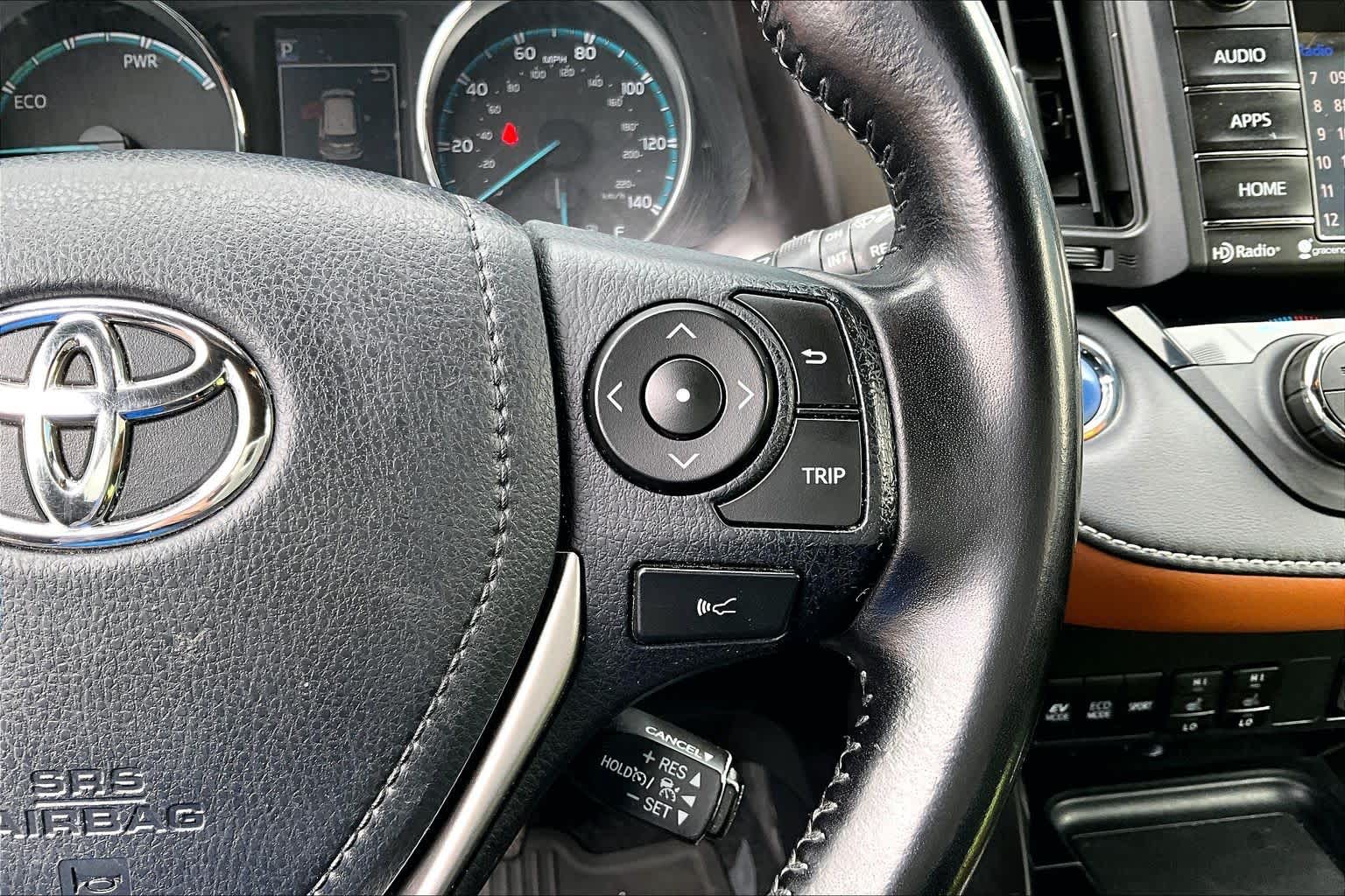 Thumbnail: 2017 Toyota RAV4 - 25