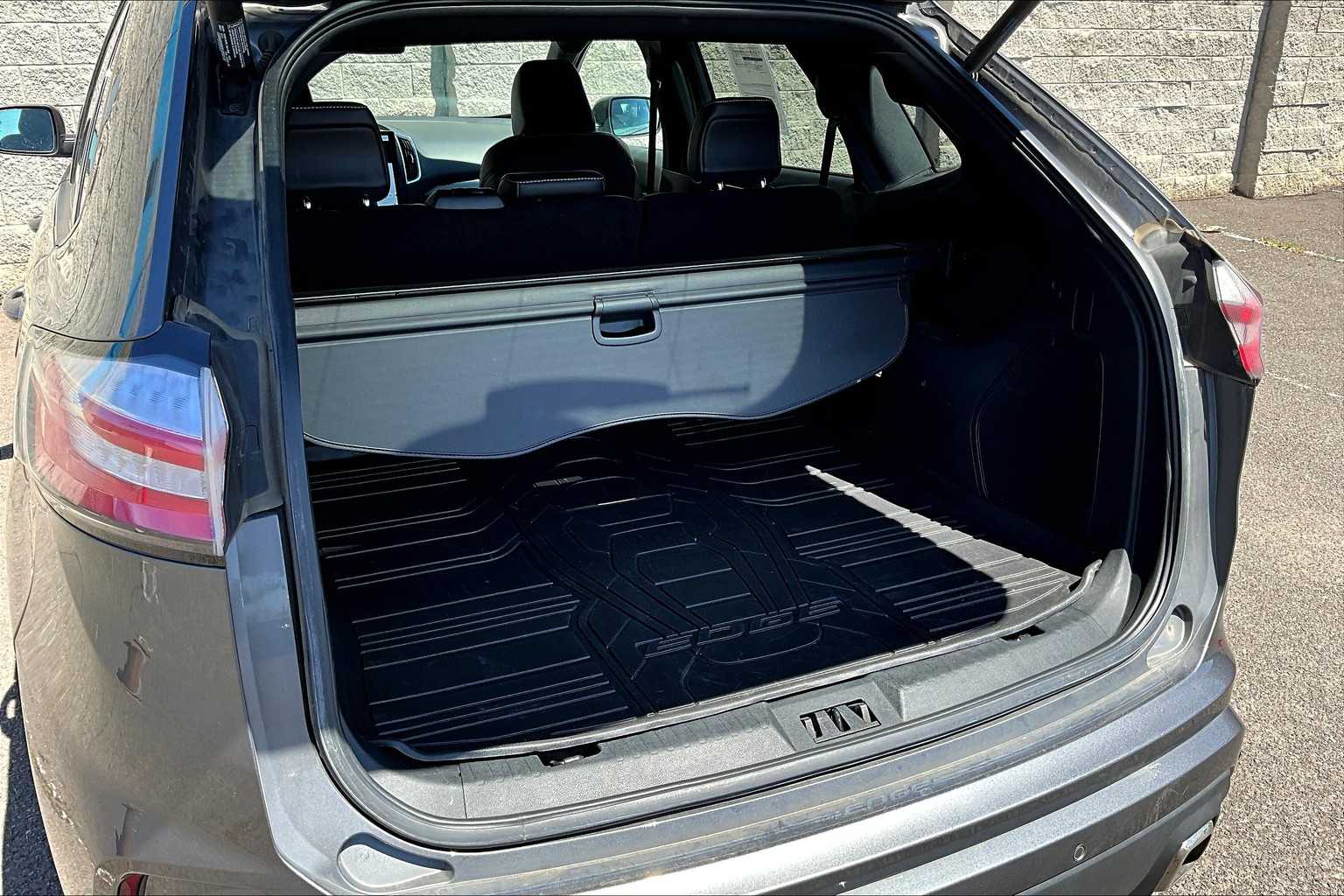 2022 Ford Edge ST 18