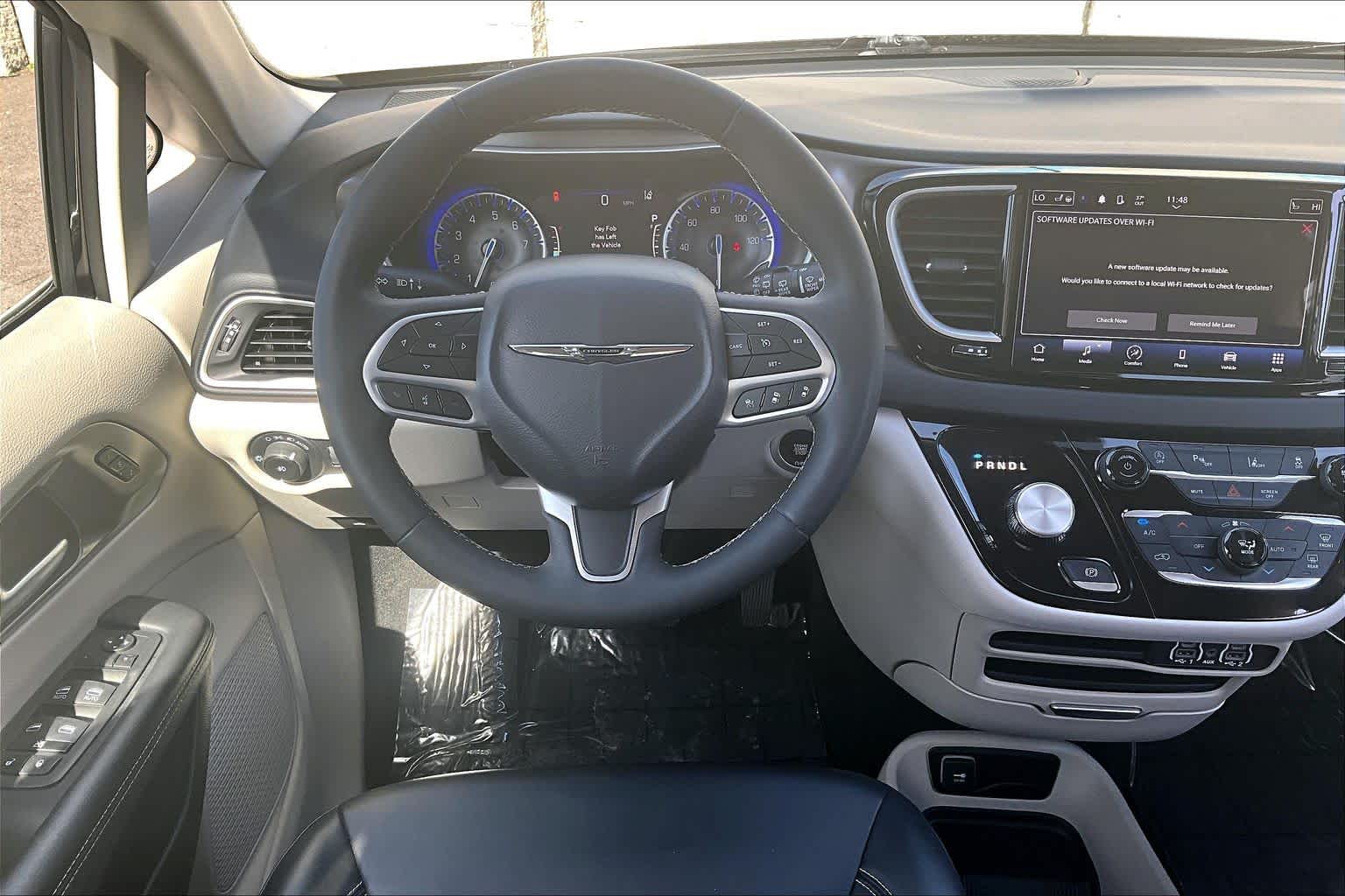 Thumbnail: 2023 Chrysler Pacifica - 14