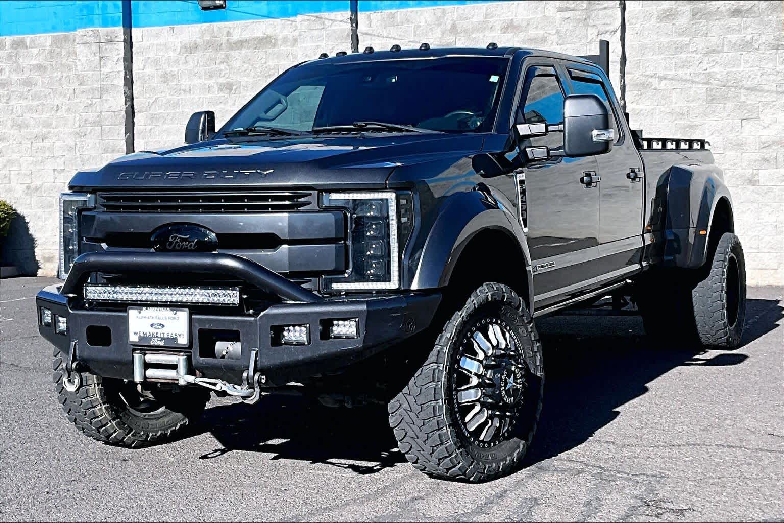 Thumbnail: 2017 Ford F-450 - 1