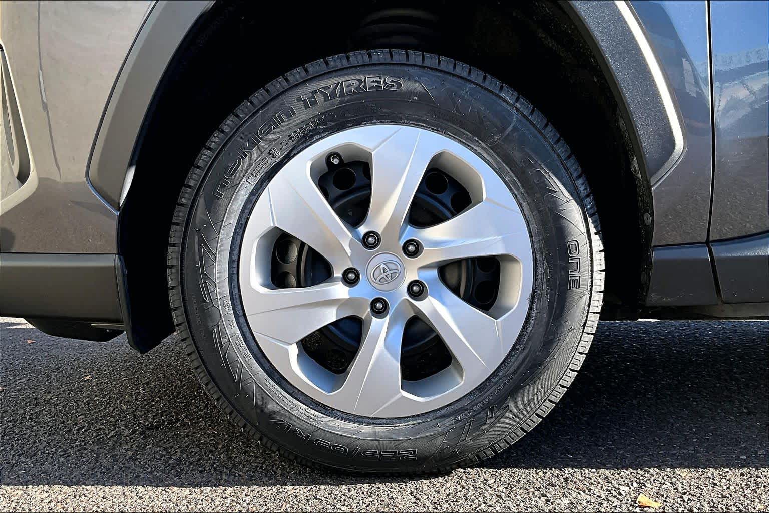 Thumbnail: 2022 Toyota RAV4 - 8