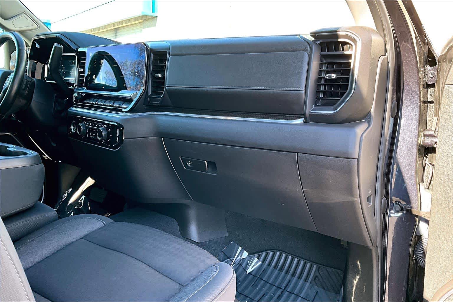 Thumbnail: 2022 Chevrolet Silverado 1500 - 23