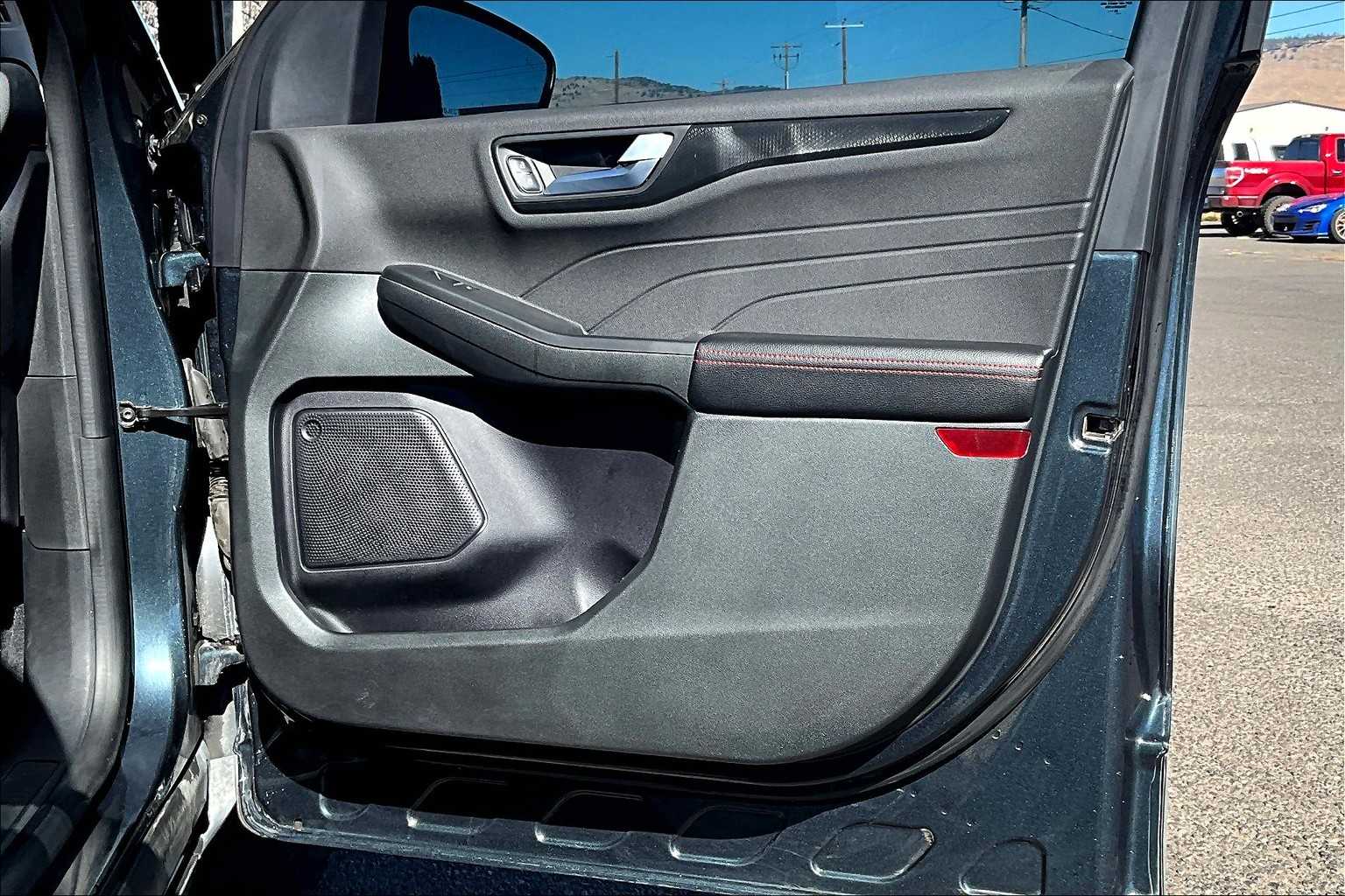 Thumbnail: 2022 Ford Escape - 28