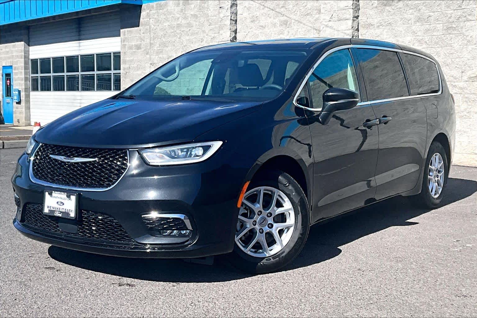 Thumbnail: 2023 Chrysler Pacifica - 1