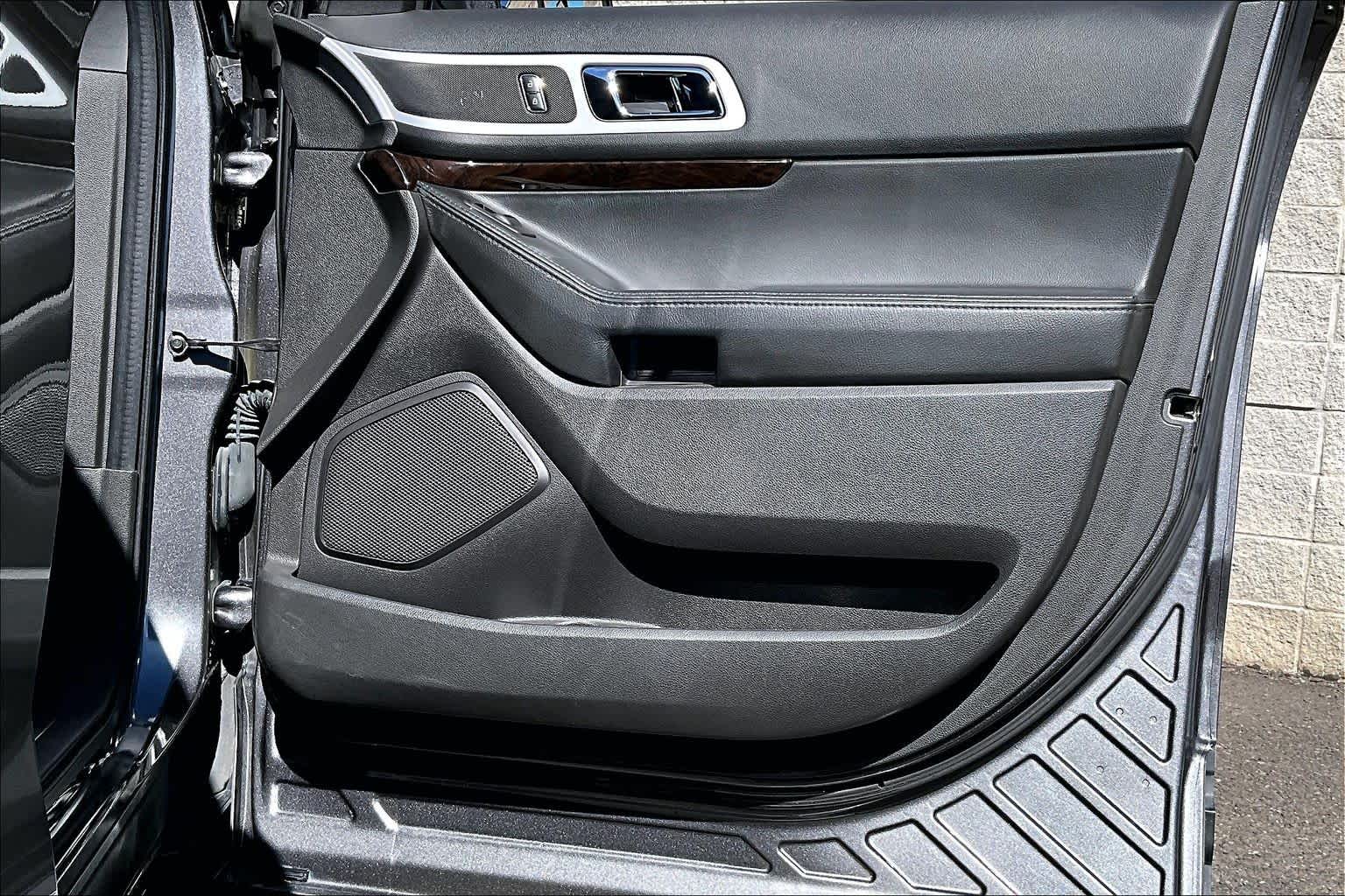 Thumbnail: 2013 Ford Explorer - 28