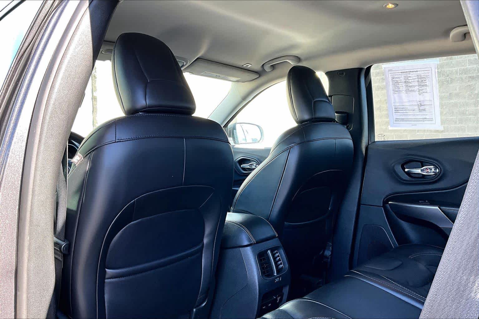 Thumbnail: 2019 Jeep Cherokee - 12