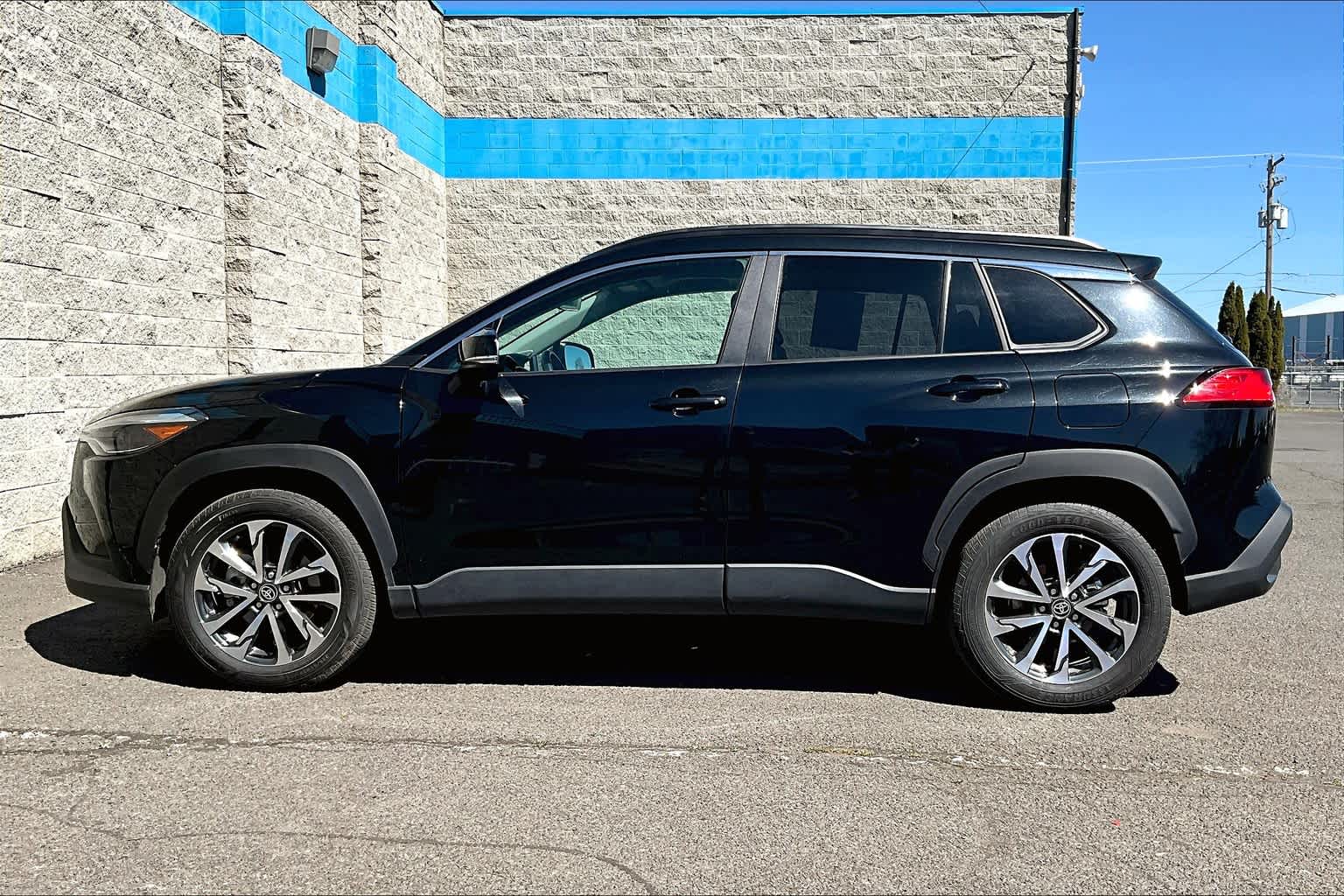 2023 Toyota Corolla Cross XLE 3