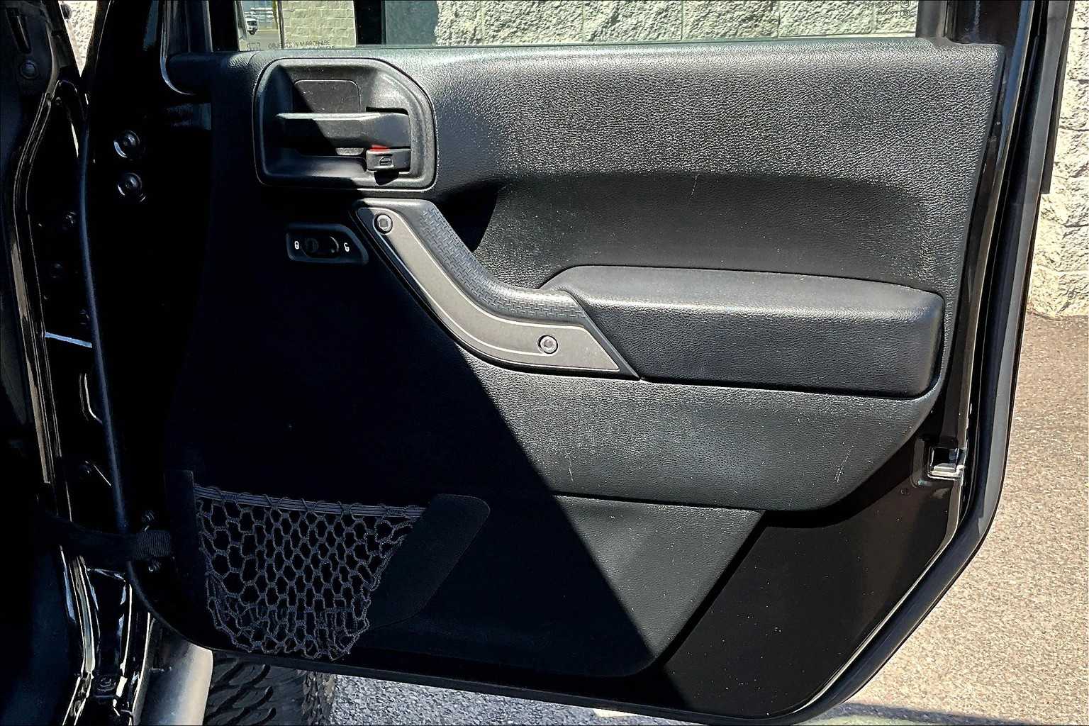 Thumbnail: 2017 Jeep Wrangler - 28