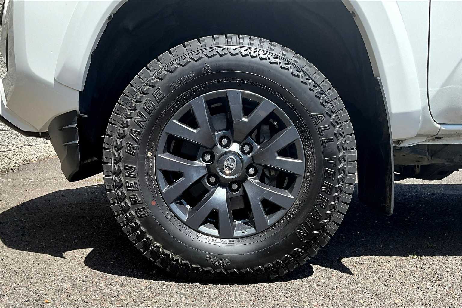 2022 Toyota Tacoma SR5 8