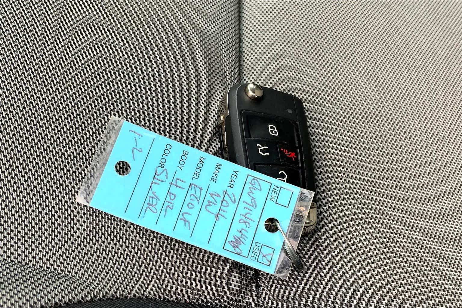 Thumbnail: 2016 Volkswagen e-Golf - 18