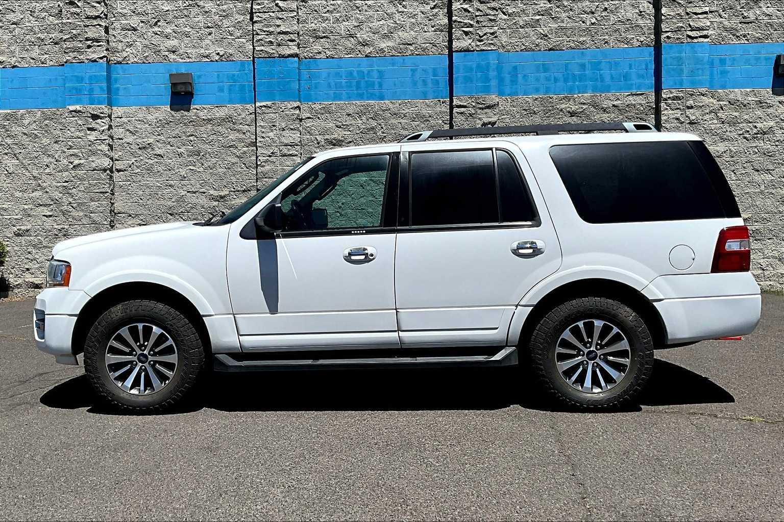Thumbnail: 2017 Ford Expedition - 3