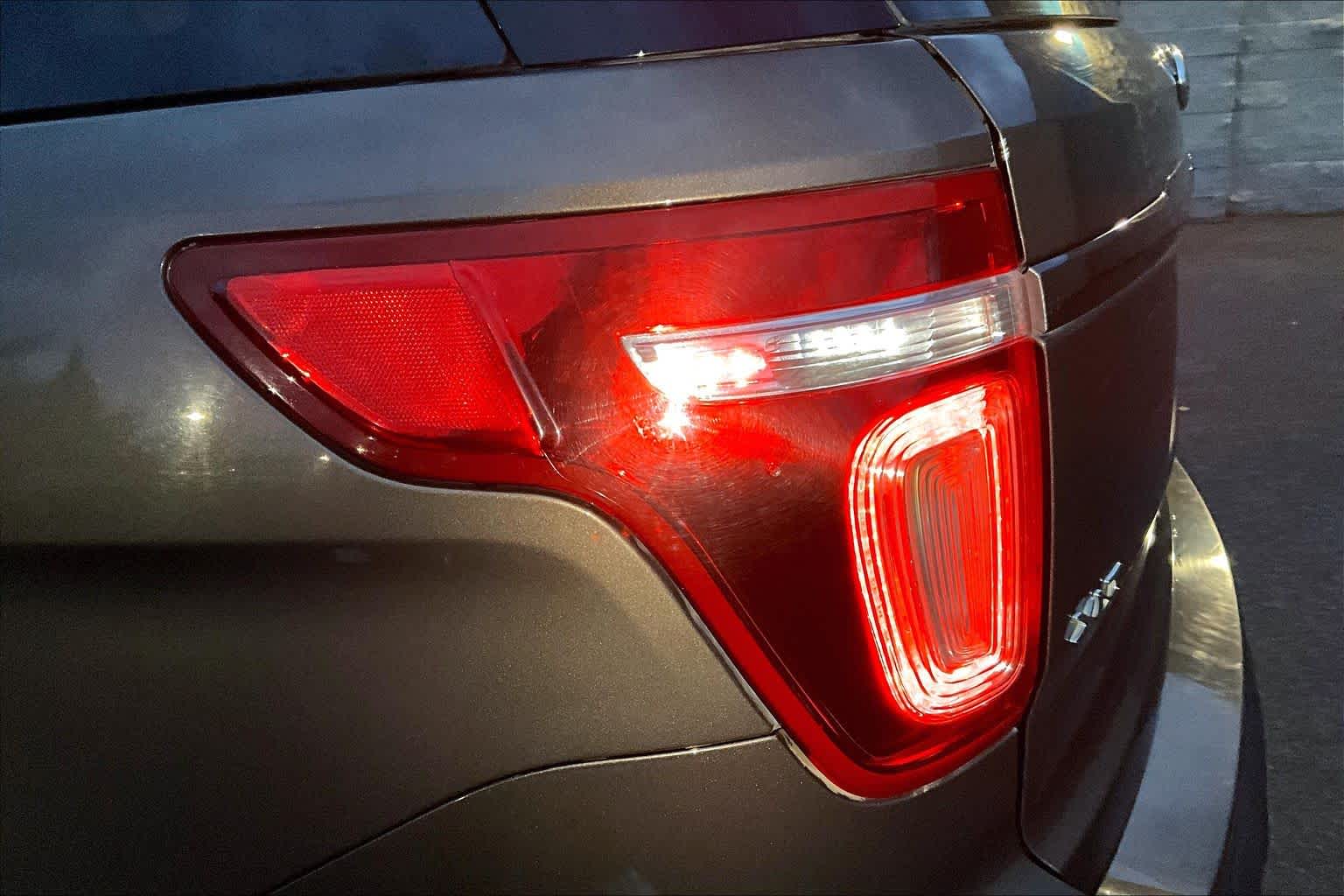 Thumbnail: 2015 Ford Explorer - 32