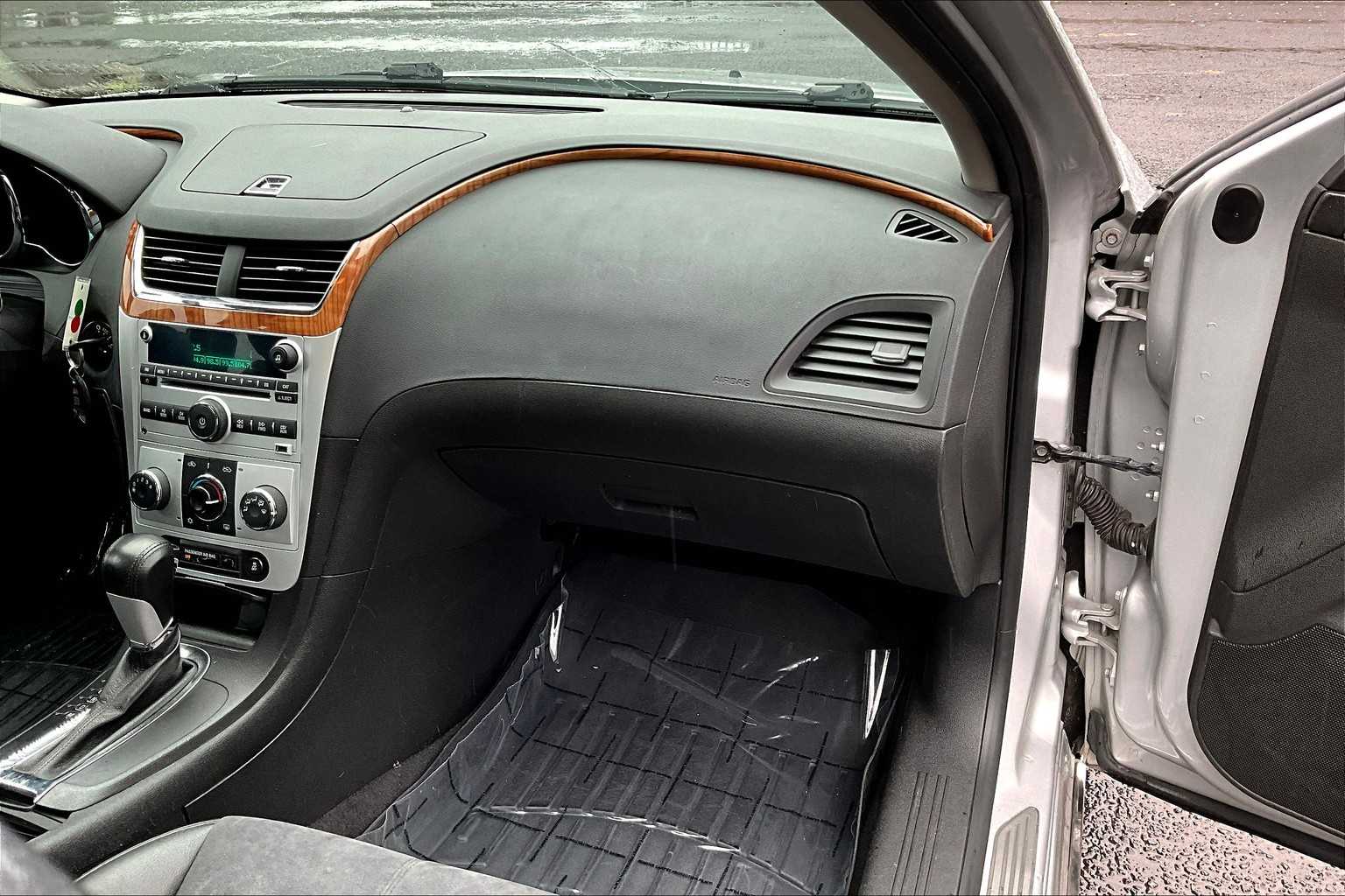 Thumbnail: 2012 Chevrolet Malibu - 23