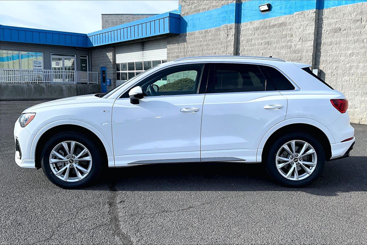 Thumbnail: 2022 Audi Q3 - 3