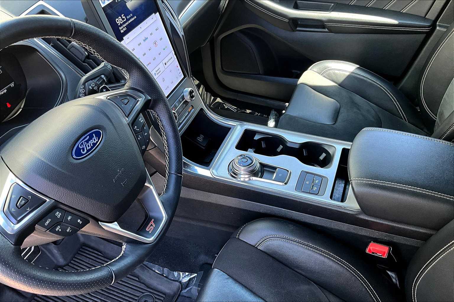 2022 Ford Edge ST 16