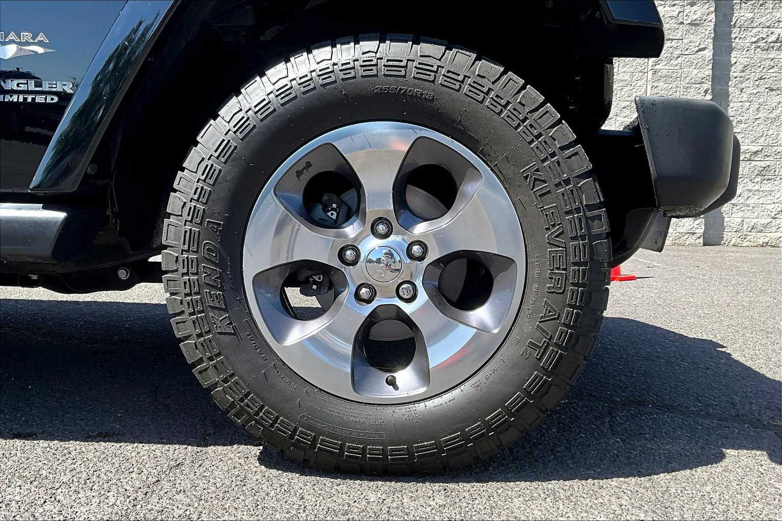 2016 Jeep Wrangler Unlimited Sahara 34